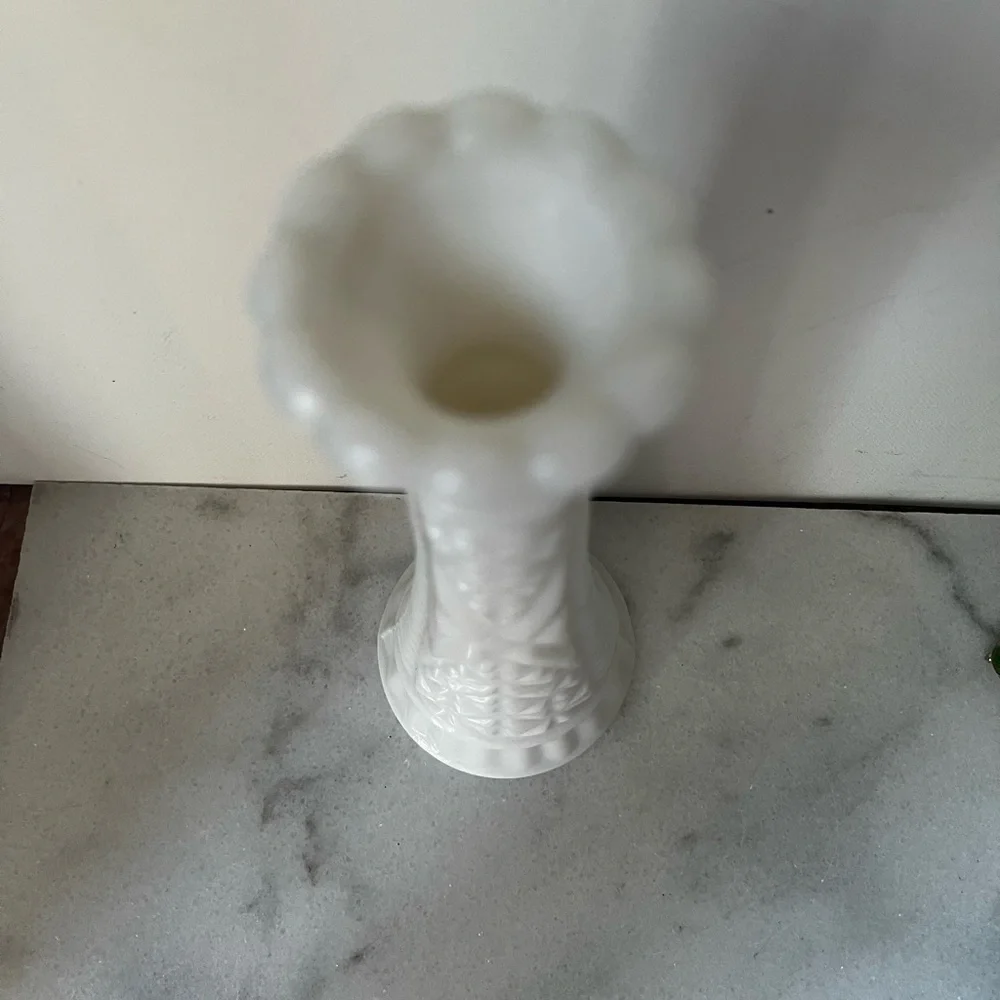 Vintage milk glass Anchor Hocking Stars & Bars Milk Glass vase 8.7”..